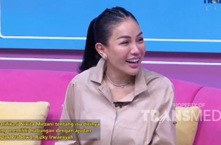 Nikita Mirzani pertanyakan alasan Ivan Gunawan pakai riasan wanita. (tangkapan layar/ist)