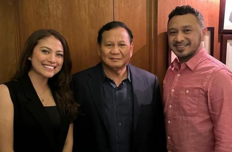 Giring dan sang istri saat berfoto bareng dengan Prabowo Subianto [Instagram/@giring]