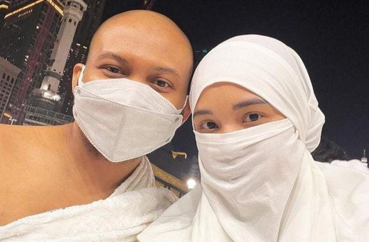 Fati saat umroh bareng Babe Cabiita [Instagram/@babecabiita]
