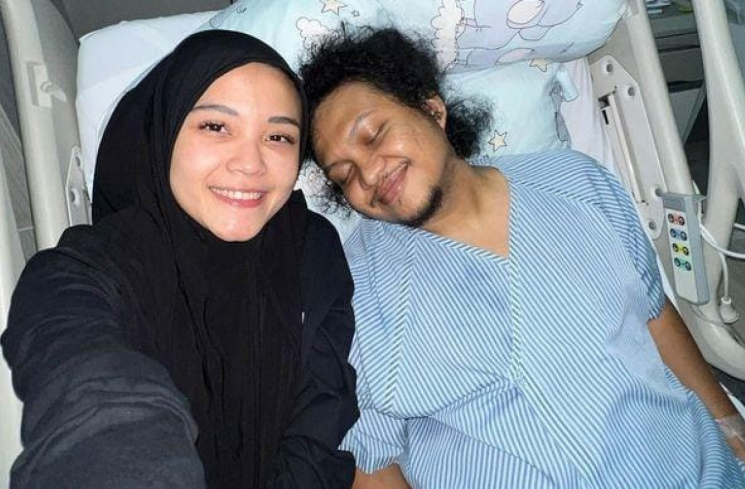 Fati saat menemani Babe Cabiita di rumah sakit (Instagram/@babecabiita)