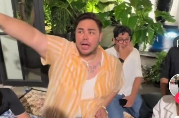 Momen Ivan Gunawan membahas kasus pelecehan seksual Saipul Jamil [TikTok @extrajoz]