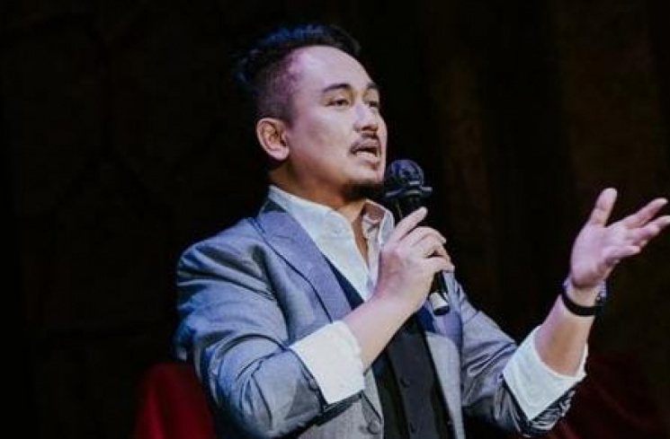 Peramal dan ahli kartu tarot, Denny Darko [Instagram/_dennydarko_]