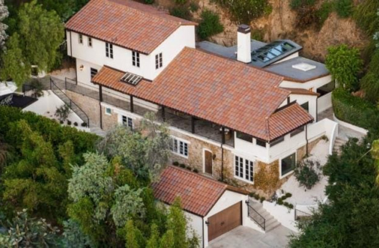 Penampakan rumah Lisa di Beverly Hills [Allkpop]