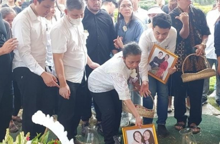 Pemakaman Melisha dan Melitha Sidabutar [Matamata.com/Rena Pangesti]