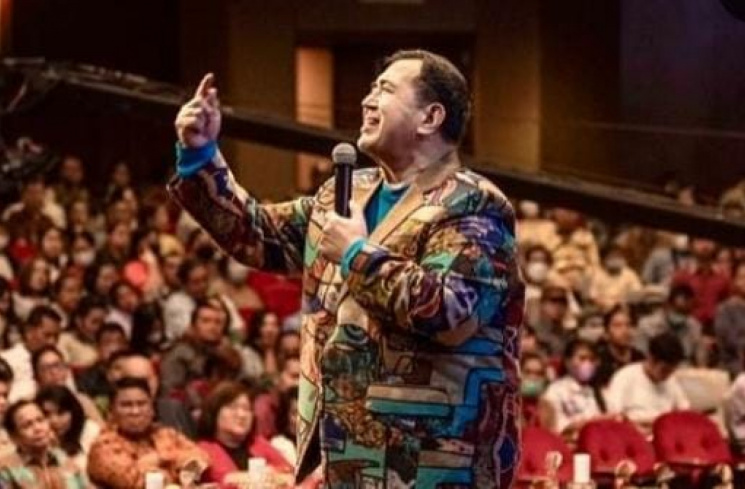 Pendeta Gilbert saat memberikan khotbah [Instagram@pastorgilbertl]
