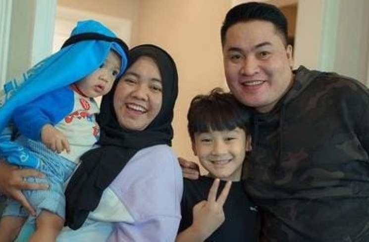 Merry bersama Sus Lala, Rafathar dan Rayyanza [Instagram/@merryraffiahmad]