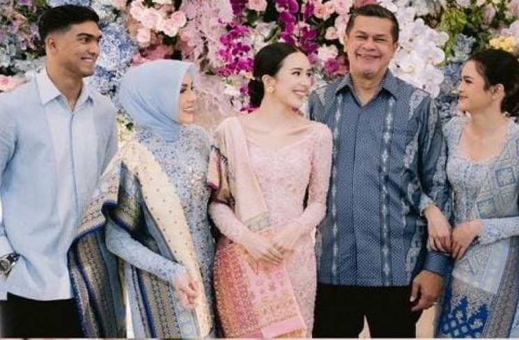 Beby Tsabina dan keluarga [Instagram/@bebytsabina]