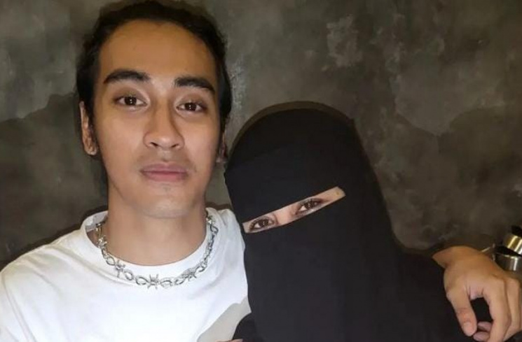 Umi Pipik bersama Abidzar Al-Ghifari (Instagram/@_ummi_pipik_)
