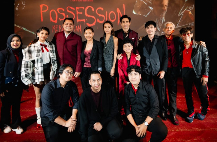 Para aktor film horor Possession: Kerasukan (Falcon Black)