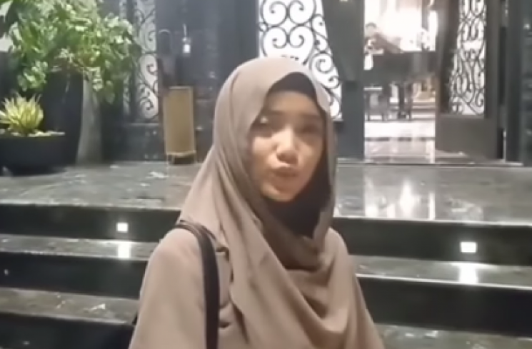 Momen Fuji jutek ditanya-tanya wartawan. (tangkapan layar/ist)