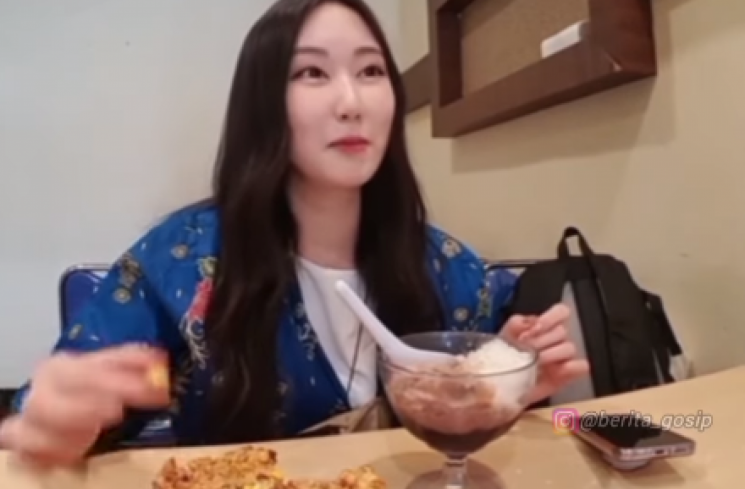 Youtuber wanita asal Korea Selatan mengalami perbuatan tak menyenangkan dari kedua pria saat dirinya berlibur ke Indonesia.
