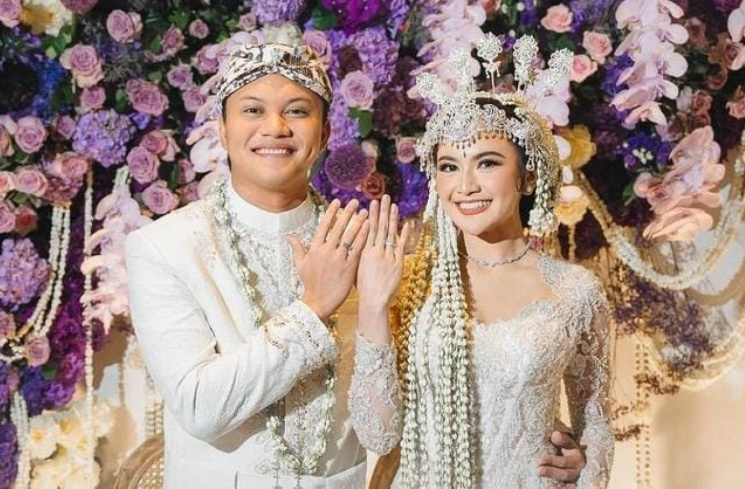 Rizky Febian dan Mahalini Raharja saat akad nikah [Instagram/@mahaliniraharja]