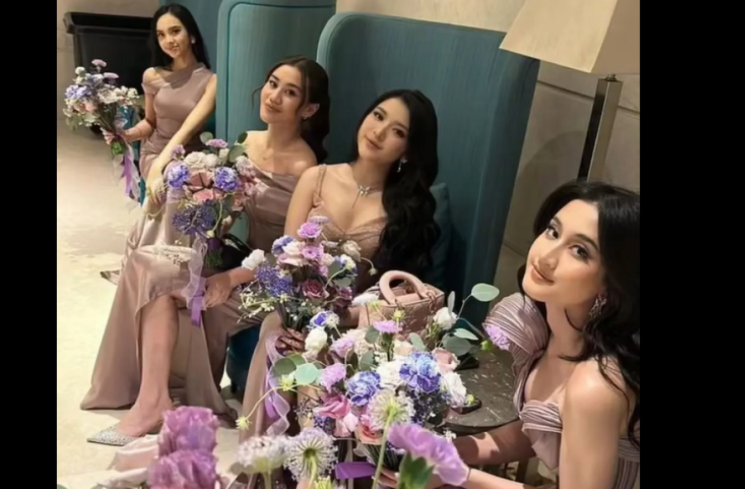 Lyodra Ginting, Aaliyah Massaid, Tiara Andini dan Keisya Levronka menjadi bridesmaid pernikahan Mahalini dan Rizky Febian [Instagram @keisyalevronka]