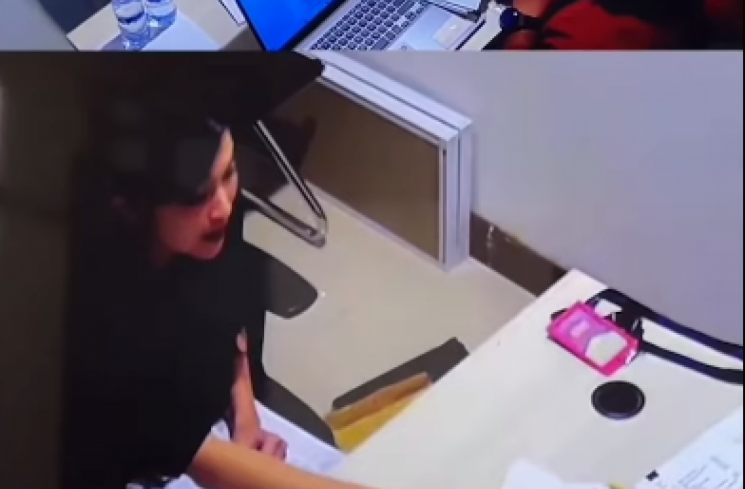 Rekaman CCTV saat Sandra Dewi diperiksa Kejagung RI beredar di media sosia. (tangkapan layar/ist)