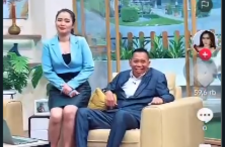 Rela Pakai Rok Mini saat Ketemu Tukul Arwana, Vega Darwanti: Biar Mas Cepet Sembuh (tangkapan layar/TikTok)