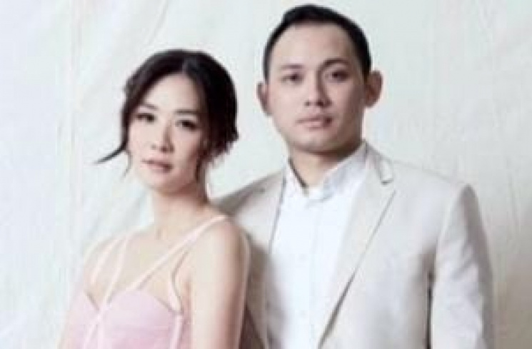 Foto kenangan Arina Winarto dan Tiko Aryawardhana [Instagram/@satustudio]