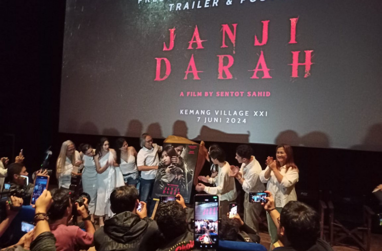 Peluncuran poster dan trailer Film Janji Darah di Kemang Village, Jakarta Selatan, Jumat (7/6/2024) [Tomy T.]