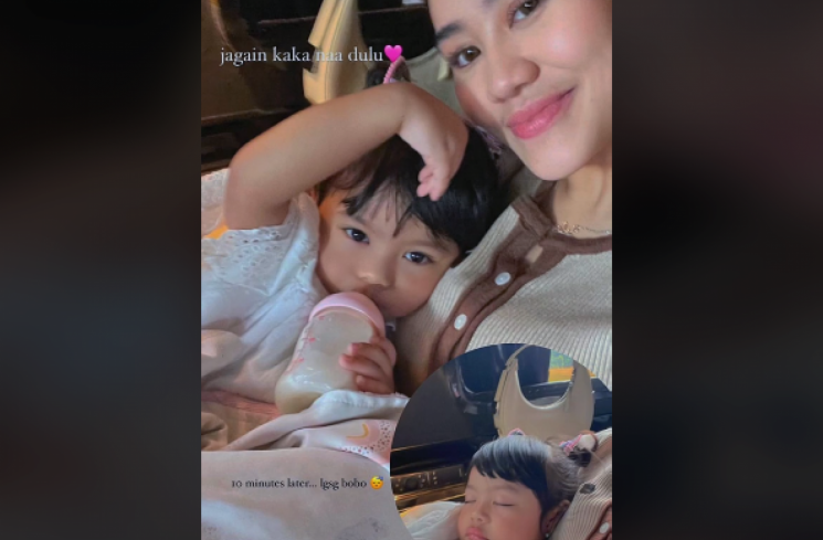 Momen Aaliyah asuh dua anak Aurel-Atta Halilintar. (tangkapan layar/ist)