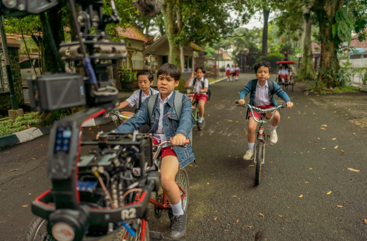 Adegan dalam film Dilan Wo Ai Ni (Falcon Pictures)