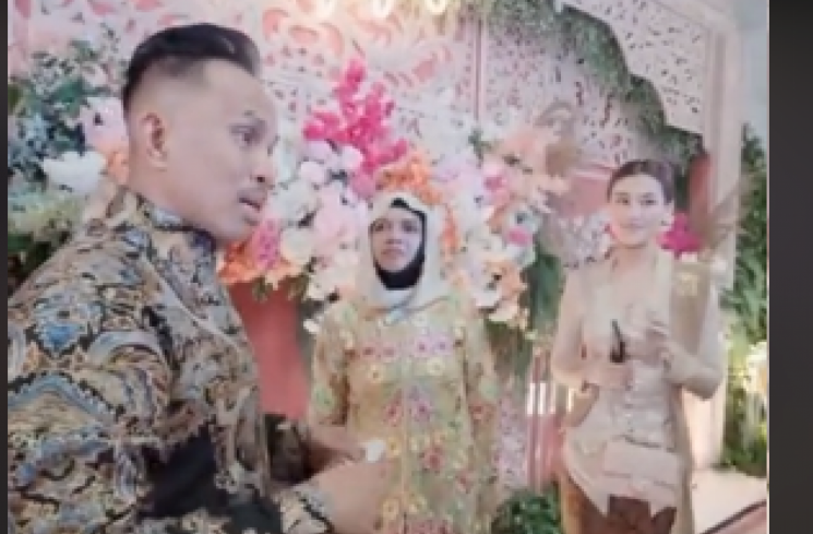 Ayah Thariq Halilintar ogah disentuh Aaliyah Massaid. (tangkapan layar/ist)