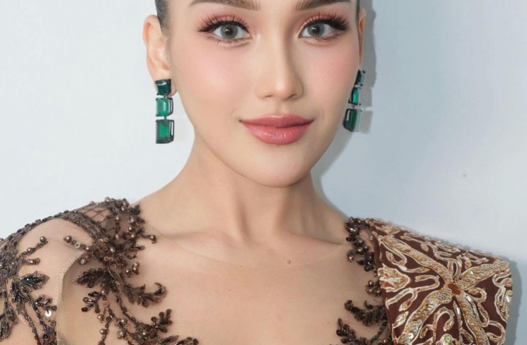Ayu Ting Ting mengenakan kebaya [Instagram.com/ayutingting92]