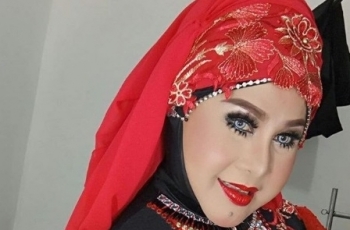 LIVE: Preskon Elvy Sukaesih soal Putranya yang Mengamuk
