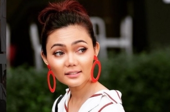 Rina Nose Tiru Gaya 4 Artis Ini, Asli Mirip Banget!