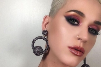 Biarawati Seteru Katy Perry Ambruk dan Meninggal di Pengadilan