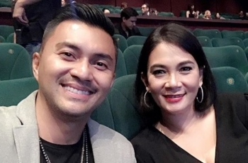 Pose Mesra di Kolam Renang dengan Istri, Anjasmara Tak Mau Dikomentari