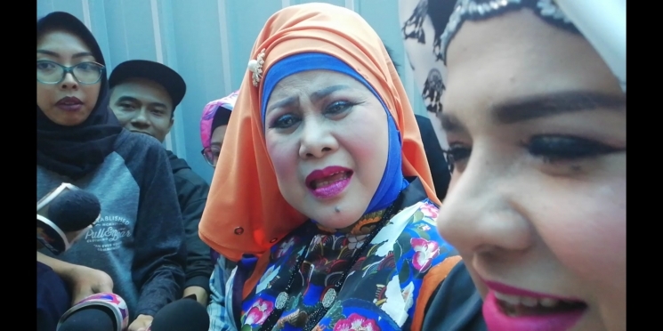 ELvy Sukaesih. (Sumarni)