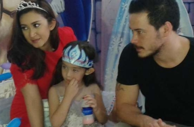 Nafa Urbach, Zack Lee dan putrinya