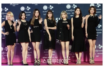 Butuh Pencerahan Buat Kostum di Malam Minggu, Fashion Airport SNSD Ini Bisa Jadi Inspirasi Lho!