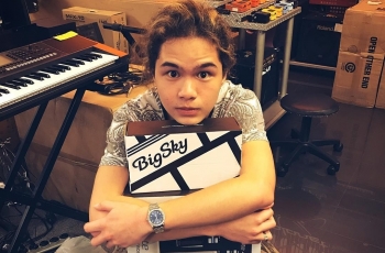 Salut! Di Tengah Sibuk bermusik, Dul Jaelani Sukses Selesaikan UN