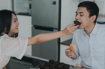 Intip Cantiknya Anissa Azizah Calon Istri Raditya Dika saat Pengajian dan Siraman