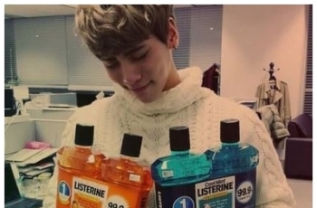 Menggelikan, Foto ini Buktikan Jika Jonghyun Listerine Boy Sejati