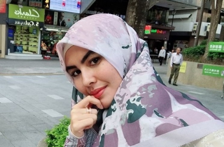 Artis Kartika Putri bercadar. [Instagram]