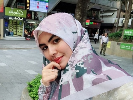 Artis Kartika Putri bercadar. [Instagram]