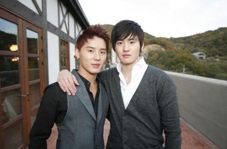 Junsu dan Junho