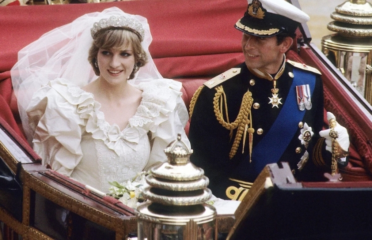 Putri Diana memakai Tiara Spencer 