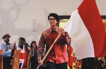 7 Potret Bahagia Iqbaal Ramadhan Lulus Pendidikan di Amerika Serikat