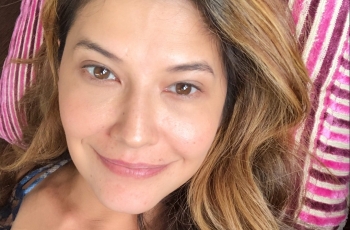 Tamara Bleszynski Ngambek Belahan Dada Diberitakan