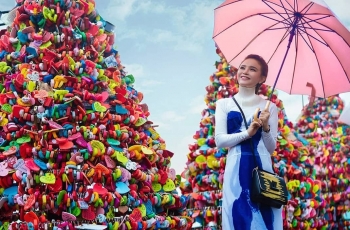 Pamer Gembok Cinta di NSeoul Tower, Rossa Ditanya Soal Kunci Hati
