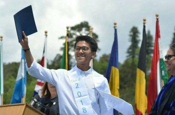Tersebar Foto Vulgar Diduga Iqbaal Ramadhan dengan Cewek Bule