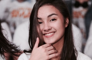 5 Potret Pesona Caitlin Halderman, Si Idola Baru