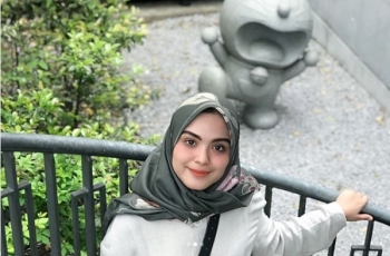 Intip OOTD Vebby Palwinta saat Liburan di Jepang