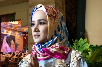Mulan Jameela Didemo Sejumlah Massa, Netizen: Emang Takdir Jadi Perebut!