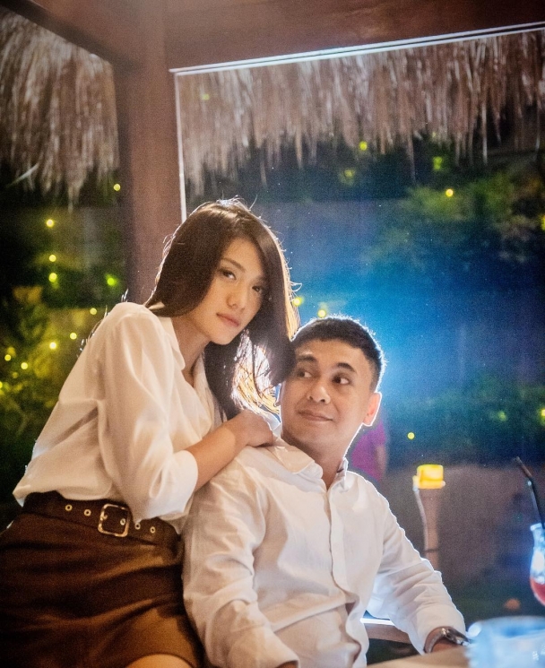 Raditya Dika dan Anissa Aziza