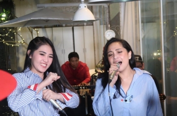 Nagita Slavina Jawab Tantangan Via Vallen Ngerap Lagu Sayang