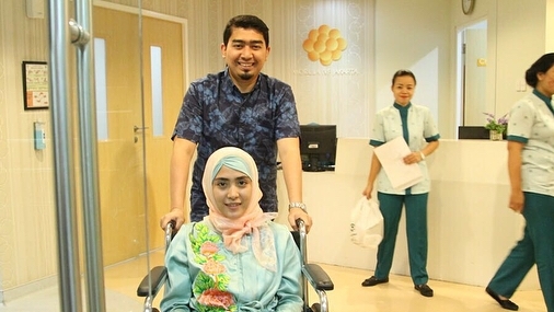 Ustaz Solmed dan April Jasmine