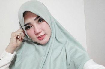 3 Pesona Via Vallen Kenakan Hijab, Bikin Adem dan Syahdu